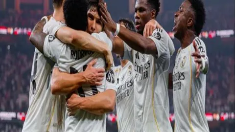 法国足球友谊赛3-0击败威尔士，本泽马点球失误，姆巴佩独中两元展翅高飞